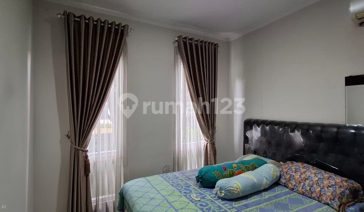 Rumah 2 Lantai Bagus Siap Huni Dekat Pintu Tol di Kota Wisata Cibubur 2