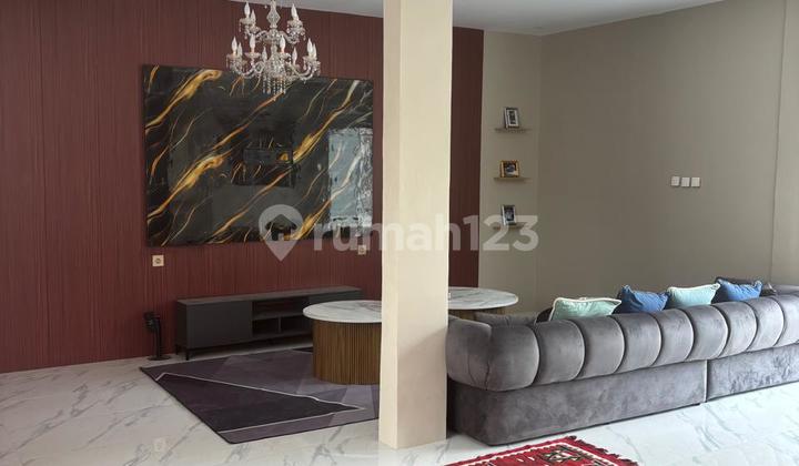 Rumah Mewah Luas Bagus Siap Huni Ada Kolam Renang di Perumahan Taman Kenari Nusantara