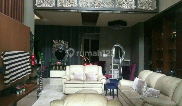 Rumah di Pejaten Barat ada kolam renang siap huni