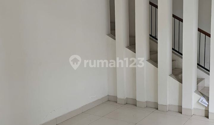 House in Tourist City, Front Park, Cluster, Strategic, Land Area 330 m², Ready to Live In, Price 5m. 2