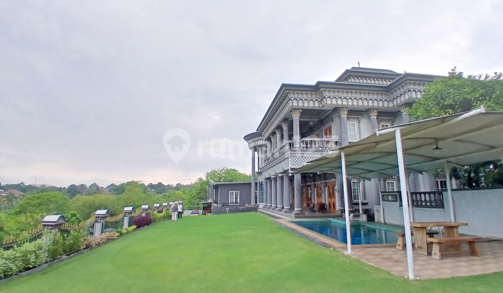Luxury House, Building Area Over 1000 Square Meters, Includes a Mini Swimming Pool and Driving Range Luxury House, Building Area Over 1000 Square Meters, Includes a Mini Swimming Pool and Driving Range
