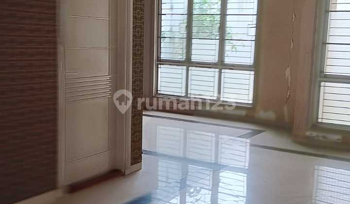 House in Kota Wisata, Land Area Over 200M², Price Below 3M