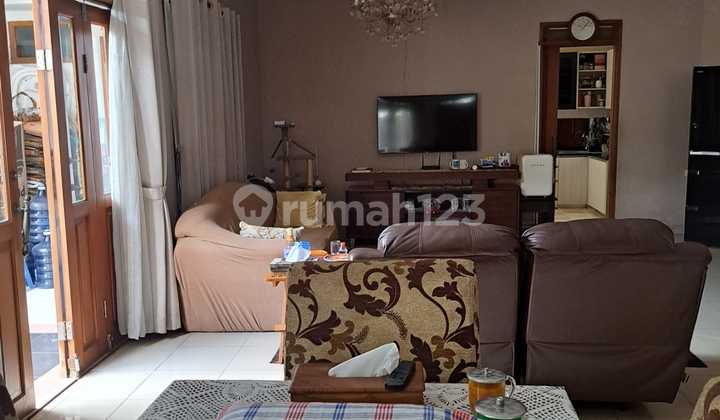 Rumah Hoek Depan Taman Kota Wisata Siap Huni Bagus 1