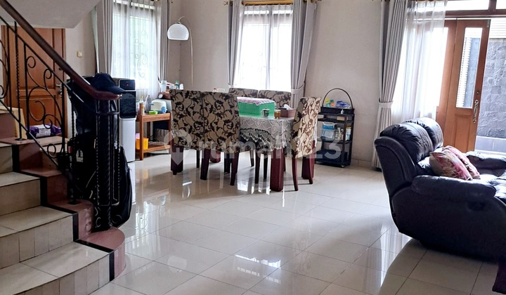 Rumah Hoek Depan Taman Kota Wisata Siap Huni Bagus 2