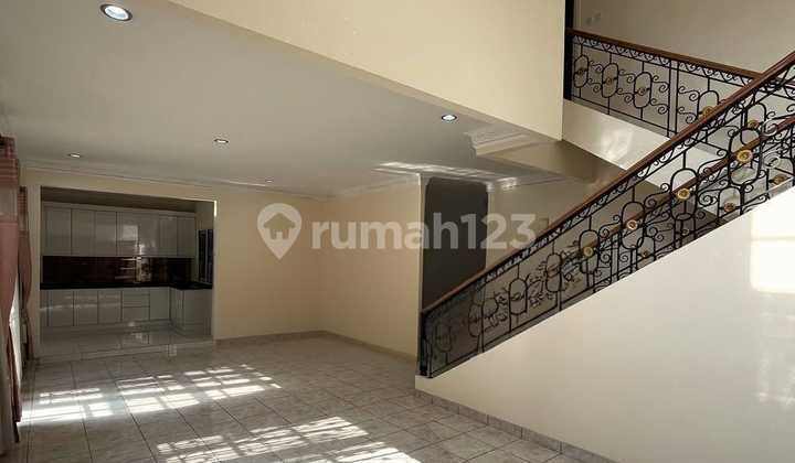 Rumah Mewah Kota Wisata Luas Tanah 300m Siap Huni Bagus