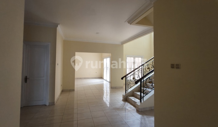 Translation in English: "Ready-to-occupy rental house in a tourist city, spacious land, 3+1 bedrooms, near a mall and Penabur School." Translation in English: "Ready-to-occupy rental house in a tourist city, spacious land, 3+1 bedrooms, near a mall and Penabur School."