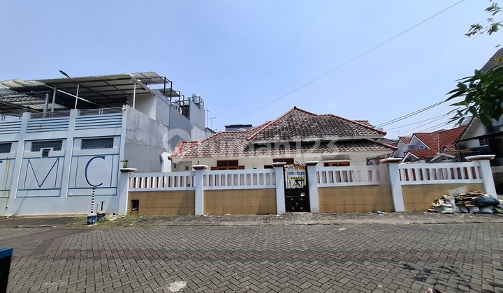 Rumah Hook Depan Tamanlokasi Bagus bisa Buat Usaha