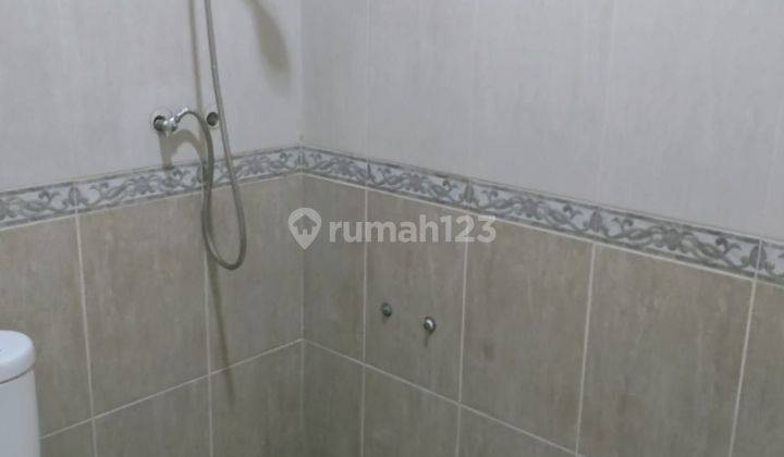 Disewakan rumah 2lantai siap huni lokasi ok 2