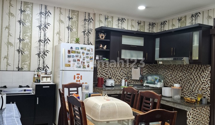 Rumah Siap Hunijalan.depan.lebar Muat 3Mobil Lokasi Bagus