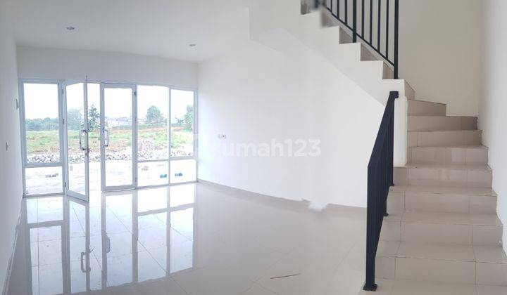 Ruko Strategis jalan utama komplek perumahan, cocok untuk apotik atau kafe 2