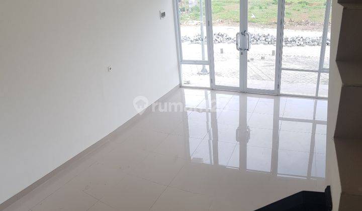 Ruko Strategis jalan utama komplek perumahan, cocok untuk apotik atau kafe 4