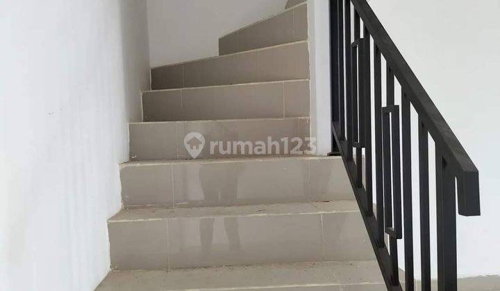 Ruko Strategis jalan utama komplek perumahan, cocok untuk apotik atau kafe 7