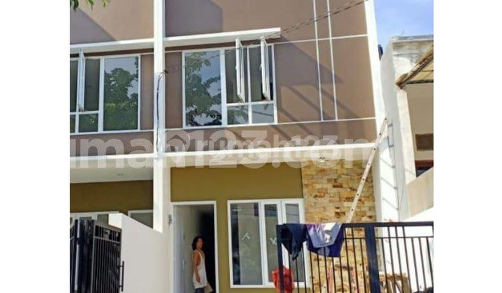 For Sale: House in Gading Griya Lestari Housing Complex, Land Size 6.75m, 3 Bedrooms.