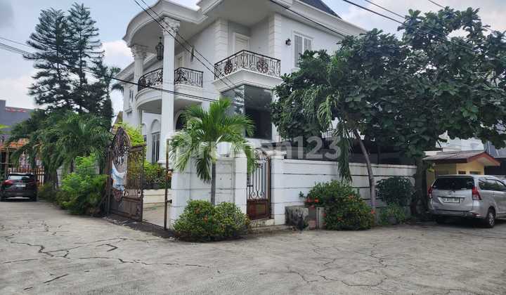 DIJUAL RUMAH 2,5 LANTAI DI KELAPA CENGKIR KELAPA GADING SUDAH RENOV