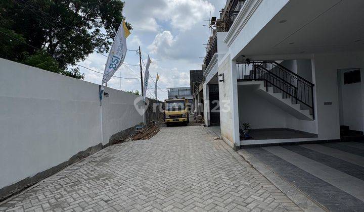 Rumah Baru 6 Kt Dgn S. Pool & Lift Dekat Halte Busway 2