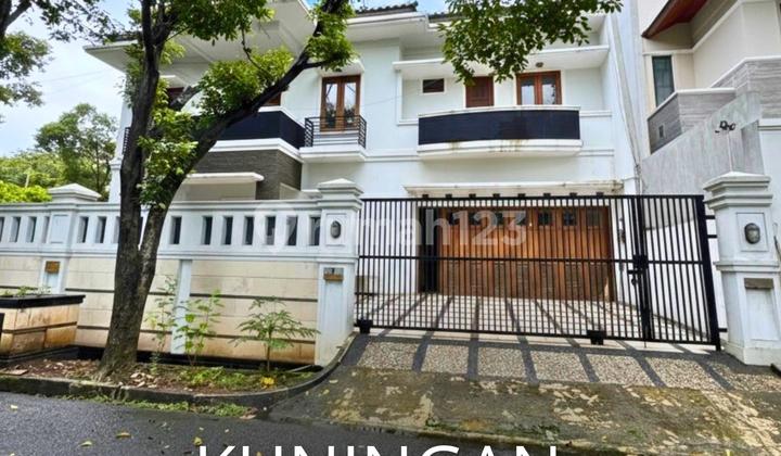 Jarang Ada : Rumah 2 Lantai dengan Kolam Renang di Taman Patra Kuningan 2