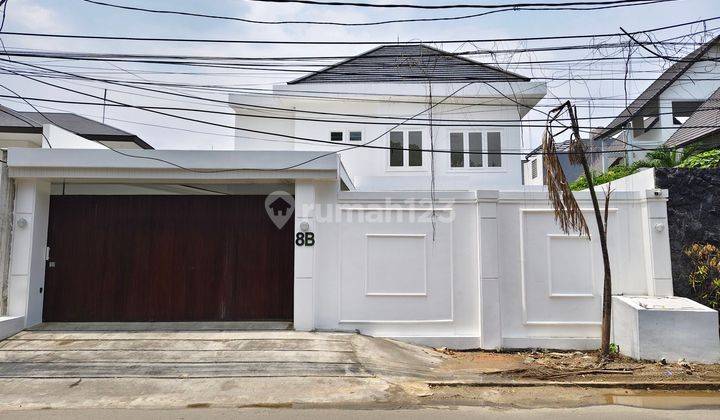 Rumah Baru White House, 4 Kamar Tidur, Di Area Kemang, Bebas Banjir, Jalan Lebar 1