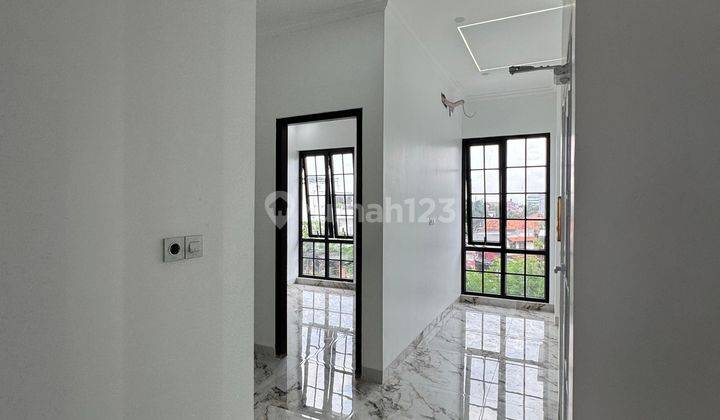 Rumah Baru 6 Kt Dgn S. Pool & Lift Dekat Halte Busway 2