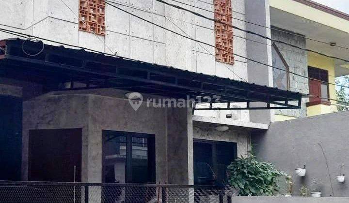 Rumah 3 Lantai Siap Huni Desain Industrial di Jatibening Estate Bekasi 1