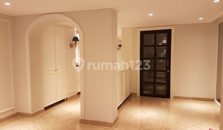 Penthouse royale springhill kemayoran 1 lantai 404 meter
