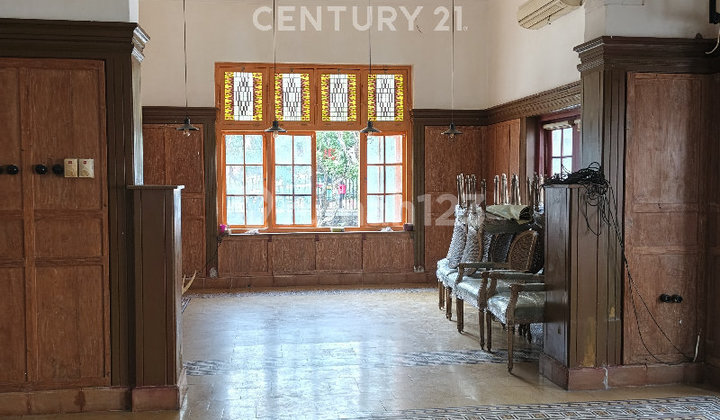 Disewakan Rumah Vintage Lokasi Strategis Jakarta Pusat 2