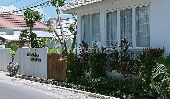 White Villa Tumbak Bayuh