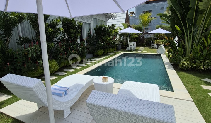 White Villa Tumbak Bayuh
