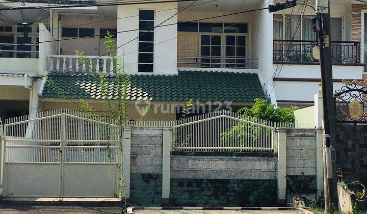 Dijual Rumah 2 Lantai, Luas 200 M2 di Taman Ratu, Kedoya 2