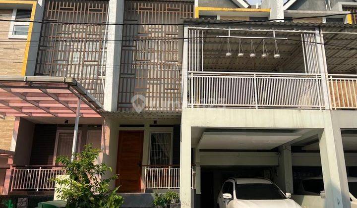 Rumah Townhouse 3lt+ Mezanine Siap Huni di Griya Selaras Cirendeu 1