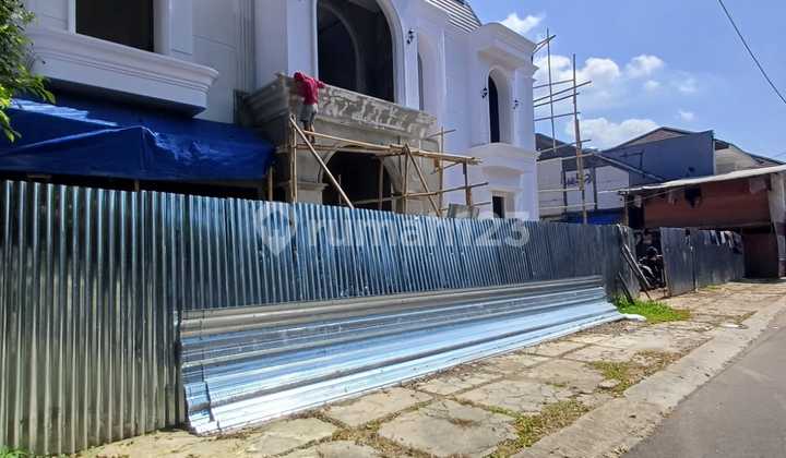 NEW AND LUXURIOUS HOUSE WITH AMERICAN CLASSIC DESIGN IN JATIPADANG, SOUTH JAKARTA 2