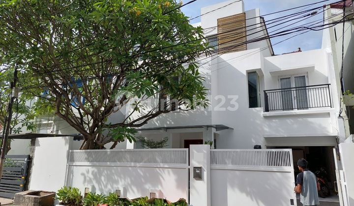 RUMAH BAGUS DILOKASI STRATEGIS JL. GANDARIA TENGAH VI, KEBAYORAN BARU, JAKARTA SELATAN RUMAH BAGUS DILOKASI STRATEGIS JL. GANDARIA TENGAH VI, KEBAYORAN BARU, JAKARTA SELATAN