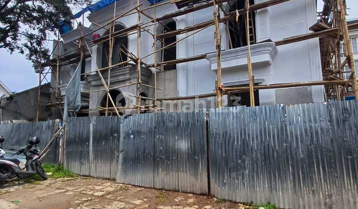 NEW AND LUXURIOUS HOUSE WITH AMERICAN CLASSIC DESIGN IN JATIPADANG, SOUTH JAKARTA 1