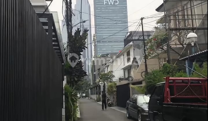 Jual Rumah Tua di Jl. Tulodong Bawah VIII, Luas: 185 m², Lokasi Strategis, Daerah Elit, Dekat Jl. Widya Chandra, Jakarta Selatan
