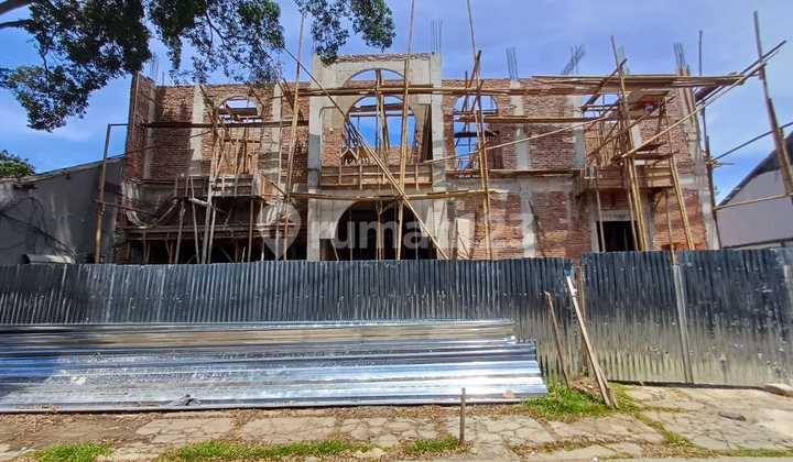 RUMAH BARU DAN MEWAH DENGAN DESIGN AMERICAN CLASSIC DI JATIPADANG, JAKARTA SELATAN 2