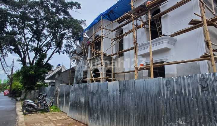 NEW AND LUXURIOUS HOUSE WITH AMERICAN CLASSIC DESIGN IN JATIPADANG, SOUTH JAKARTA 2