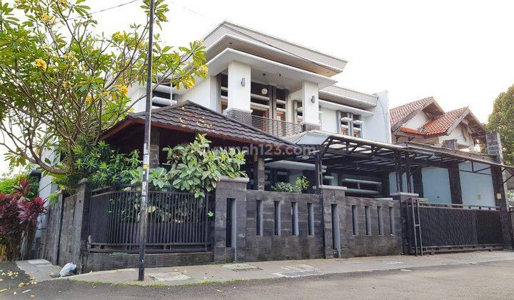 Dijual Rumah Lux Furnished Lokasi Premium di Cimanggu City, Bogor . Sfrn 1