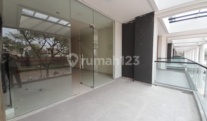 For Rent: Menteng Studio Loft Shop House 3 Floors Gading Serpong