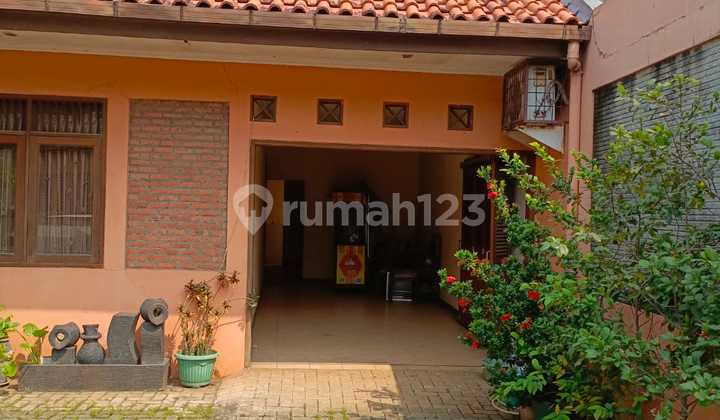 Rumah Semi Furnished Luas di Pamulang, Tangerang Selatan