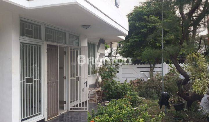 Rumah Di Hoek Green Garden Jakarta Barat