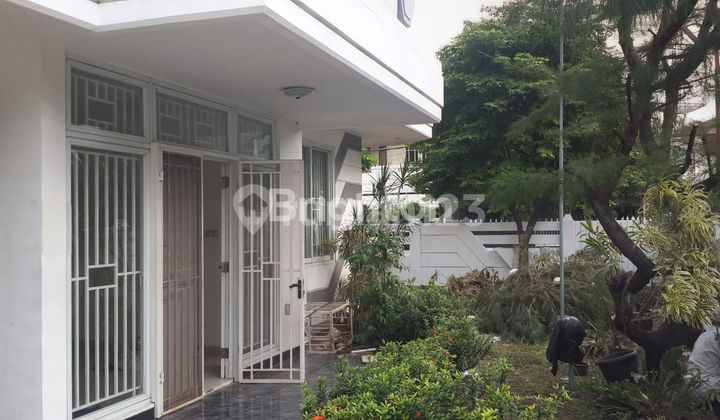 HOUSE IN HOEK GREEN GARDEN WEST JAKARTA