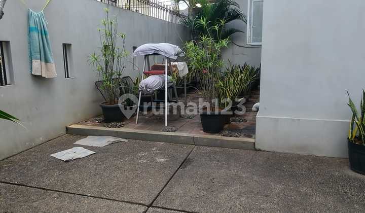 Rumah Hook 2 Lantai Duri Kepa Jakarta Barat