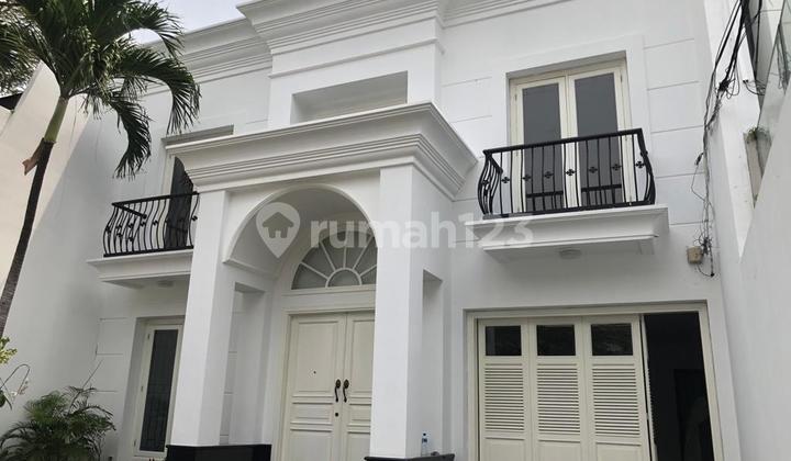 Rumah Klasik Amerika di Lokasi Strategis Kebayoran Baru