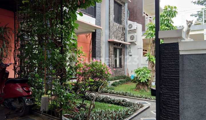 Beautiful and Modern House in a Strategic Location in the Pamulang Area