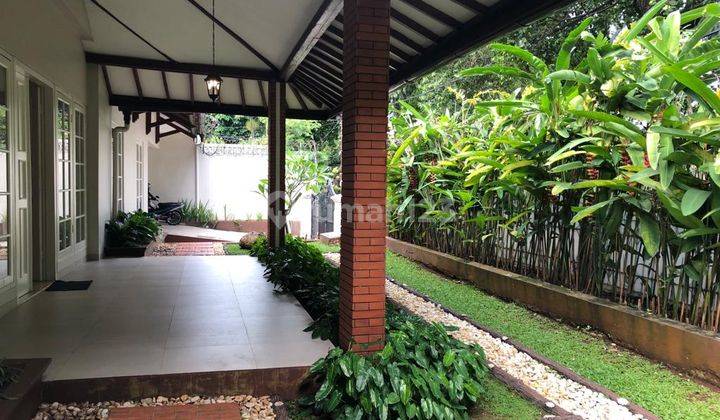 Elegant Classic  1 storey House with Pool in Kebayoran Baru 2