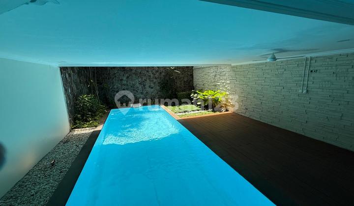 Rumah Modern dalam private housing compound di Bangka area Kemang 2