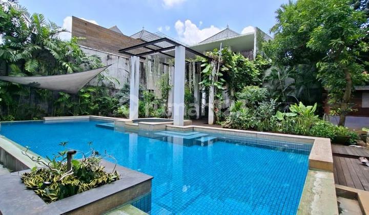 Rumah Modern Halaman Luas Dg Pool di Cipete Utara Kebayoran Baru