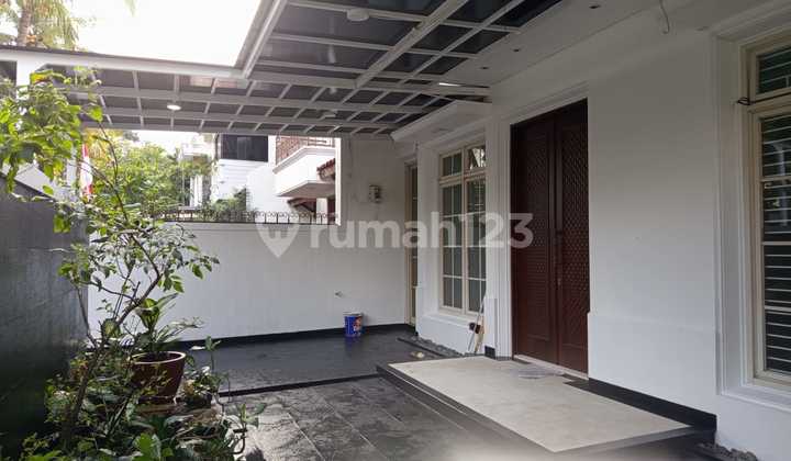 Rumah 2 Lantai Modern Klasik Posisi Strategis di Pondok Indah Rumah 2 Lantai Modern Klasik Posisi Strategis di Pondok Indah