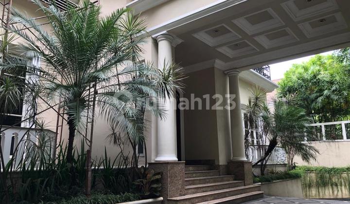 Rumah American Classic Luas dan Megah di area strategis Kebayoran Baru