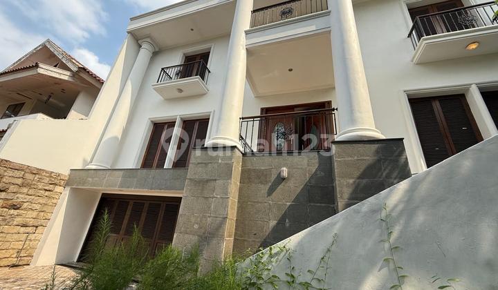 Rumah modern luas dg pool lokasi tenang strategis di Pondok Indah 2