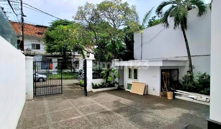 American Classic House In Prime Location Kebayoran Baru